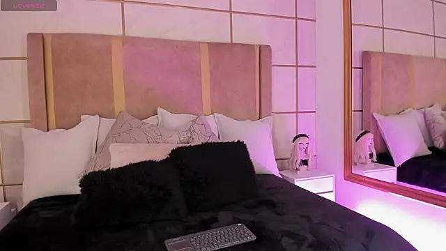 Snapshot of Kittenmeuw chatting on January 14, 2025, 3:32 am Kittenmeuw online show from January 14, 2025, 3:32 am