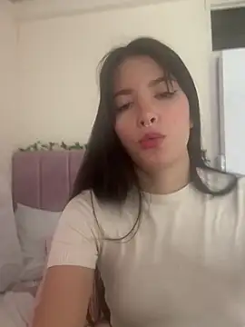 Snapshot of annaharper- chatting on December 15, 2024, 10:07 am annaharper- online show from December 15, 2024, 10:07 am