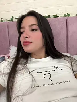 Snapshot of annaharper- chatting on December 20, 2024, 10:54 pm annaharper- online show from December 20, 2024, 10:54 pm