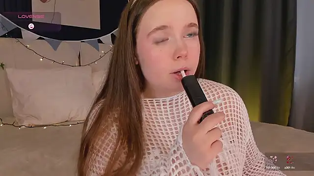 Snapshot of SunnyRisha chatting on March 14, 2025, 8:42 am SunnyRisha online show from March 14, 2025, 8:42 am