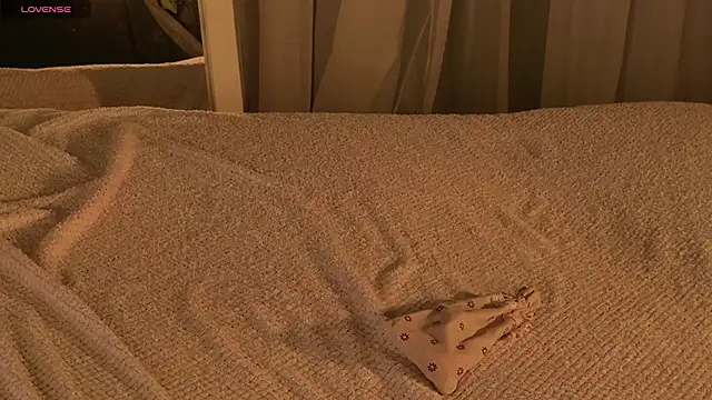 Snapshot of SunnyRisha chatting on December 2, 2025, 5:13 am SunnyRisha online show from December 2, 2025, 5:13 am