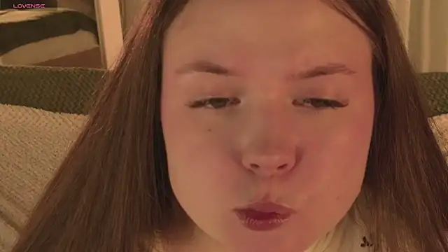 Snapshot of SunnyRisha chatting on December 15, 2025, 5:12 am SunnyRisha online show from December 15, 2025, 5:12 am