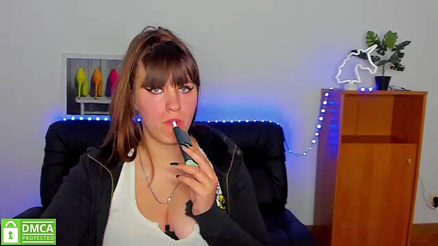 Snapshot of Amali_Ivanna_smit chatting on February 27, 2025, 3:37 pm Amali Ivanna smit online show from February 27, 2025, 3:37 pm