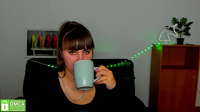 Snapshot of Amali_Ivanna_smit chatting on March 6, 2025, 3:35 pm Amali Ivanna smit online show from March 6, 2025, 3:35 pm