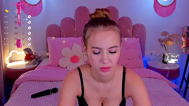 Snapshot of CherieDane chatting on February 6, 2025, 9:11 am CherieDane online show from February 6, 2025, 9:11 am