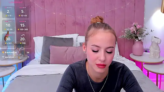 Snapshot of CherieDane chatting on March 4, 2025, 7:43 pm CherieDane online show from March 4, 2025, 7:43 pm