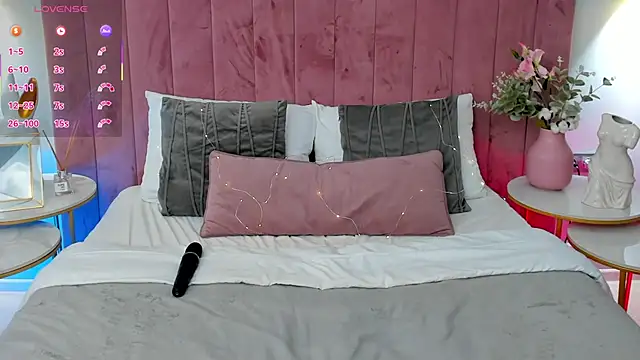 Snapshot of CherieDane chatting on November 5, 2025, 1:22 pm CherieDane online show from November 5, 2025, 1:22 pm