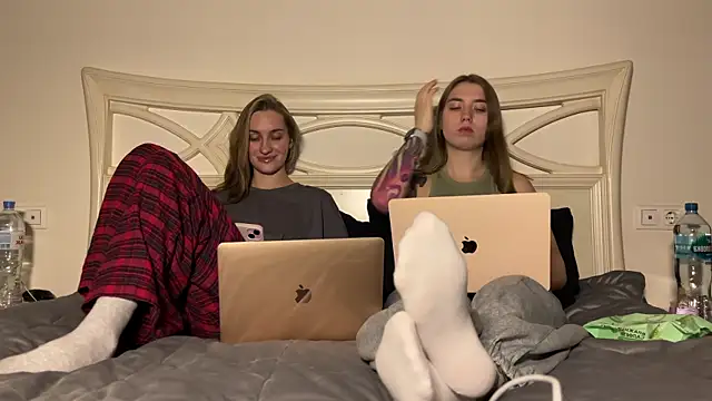 Snapshot of urmissalice chatting on December 30, 2024, 3:35 pm urmissalice online show from December 30, 2024, 3:35 pm