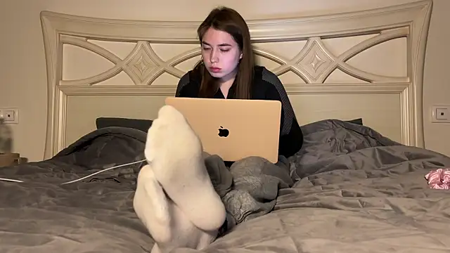 Snapshot of urmissalice chatting on February 11, 2025, 2:24 pm urmissalice online show from February 11, 2025, 2:24 pm