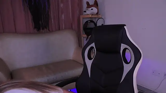 ashleyvalirya online show from October 22, 2025, 4:02 am