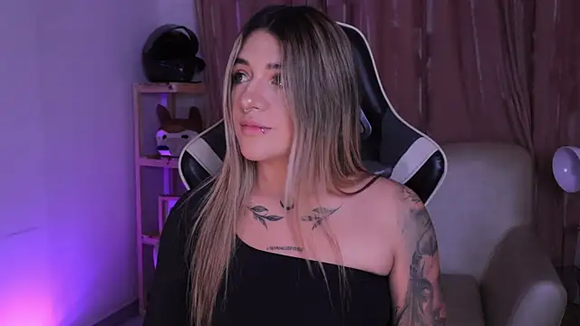 ashleyvalirya online show from November 14, 2025, 4:00 am