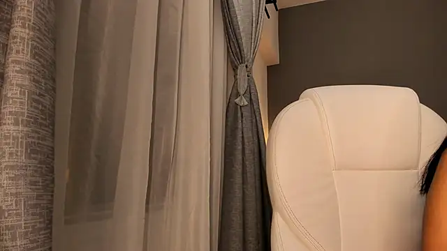 Giovanna oliveira online show from October 27, 2025, 5:55 am