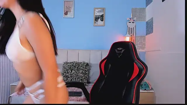 lyzzi smith01 online show from January 20, 2025, 7:46 pm