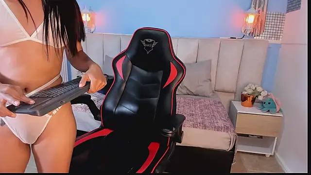 lyzzi smith01 online show from January 20, 2025, 10:48 pm