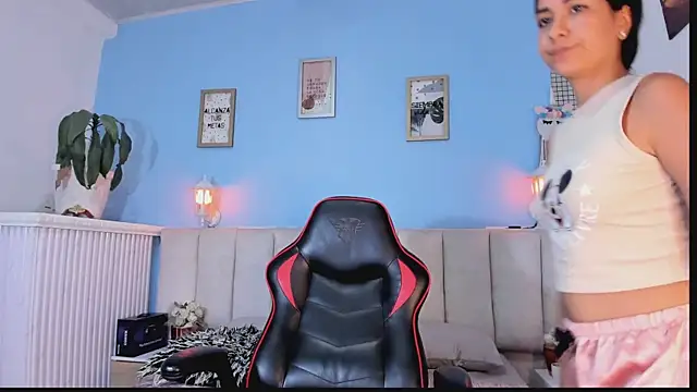 lyzzi smith01 online show from January 22, 2025, 1:31 am