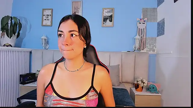 lyzzi smith01 online show from January 22, 2025, 7:34 pm