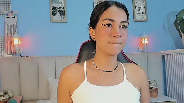 lyzzi smith01 online show from February 3, 2025, 7:31 pm