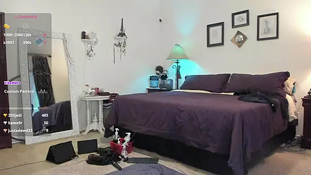 Peaches N Kreme online show from March 14, 2025, 1:05 am