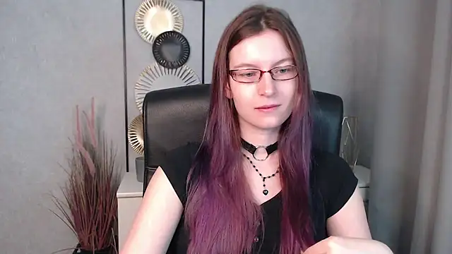 emmaxDelight online show from December 9, 2024, 6:34 am