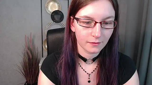 emmaxDelight online show from December 9, 2024, 12:40 pm