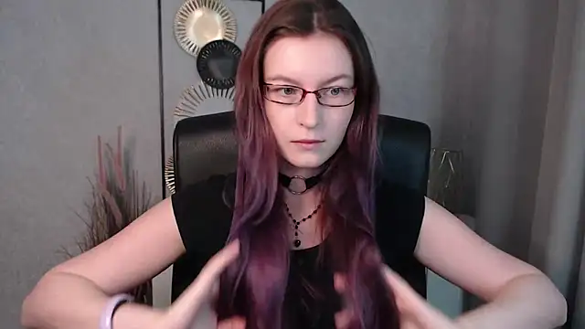 emmaxDelight online show from December 10, 2024, 6:33 am