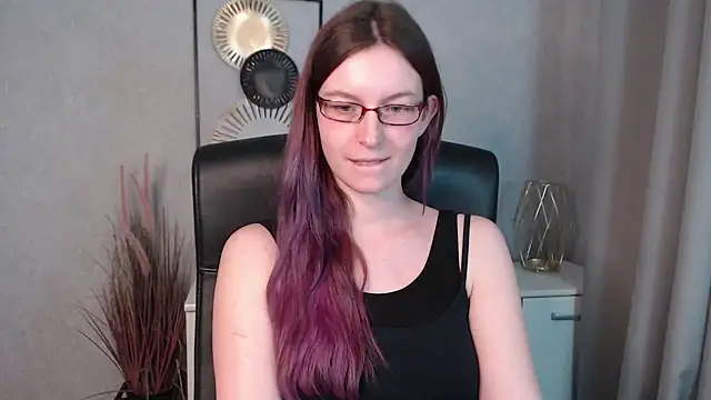 emmaxDelight online show from December 14, 2024, 2:31 pm