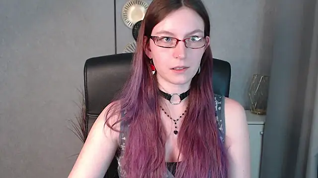 emmaxDelight online show from December 18, 2024, 1:12 pm