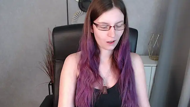 emmaxDelight online show from January 14, 2025, 9:35 am