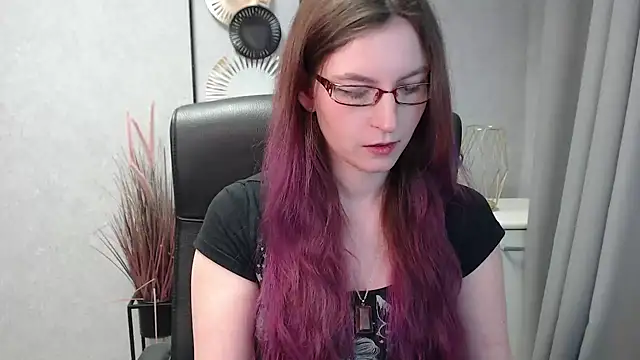 emmaxDelight online show from January 26, 2025, 10:45 am