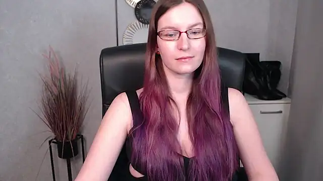 emmaxDelight online show from February 27, 2025, 12:45 pm