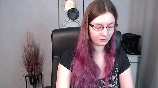 emmaxDelight online show from March 4, 2025, 6:37 am