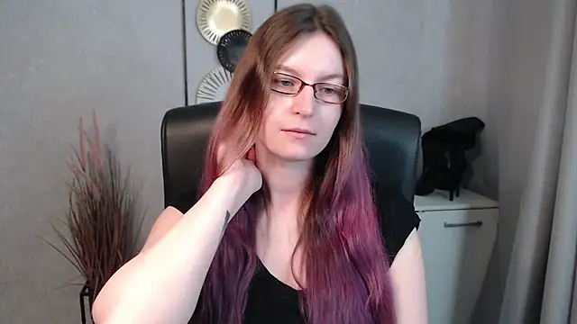 emmaxDelight online show from March 5, 2025, 10:33 am