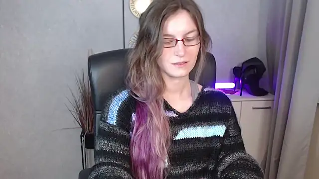 emmaxDelight online show from September 22, 2025, 5:31 am