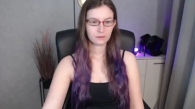 emmaxDelight online show from October 10, 2025, 5:17 am