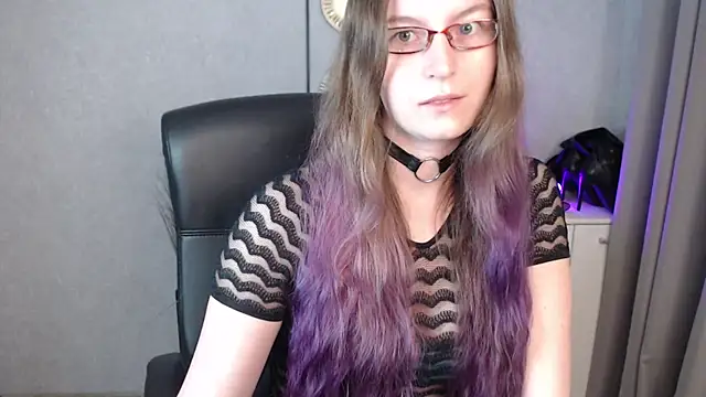 emmaxDelight online show from October 22, 2025, 5:30 am