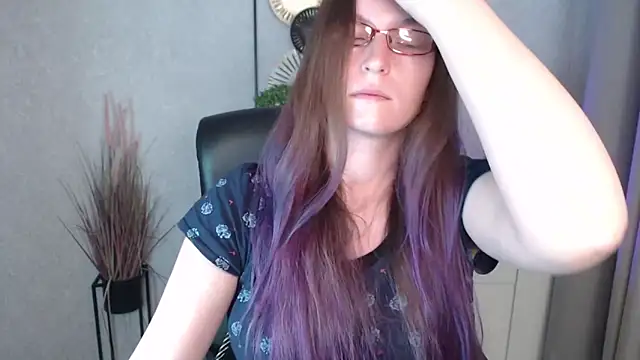 emmaxDelight online show from November 13, 2025, 6:23 am