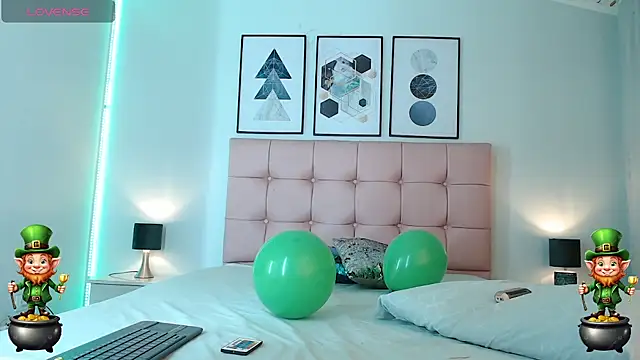 zoe jones13 online show from March 18, 2025, 10:14 am