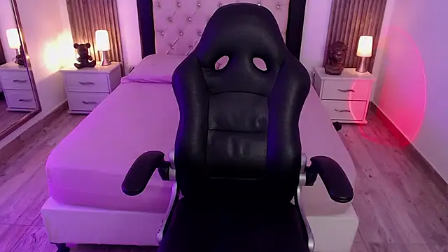 zoe jones13 online show from September 16, 2025, 3:18 am