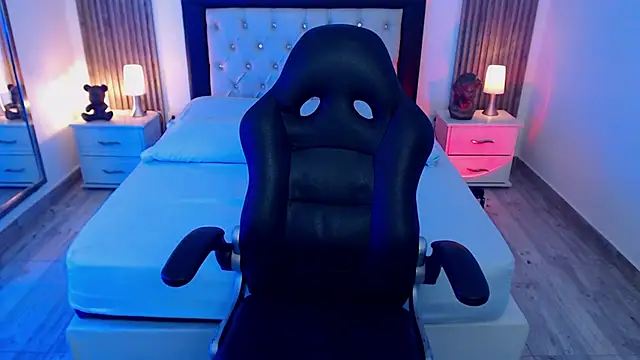 zoe jones13 online show from September 29, 2025, 3:22 am