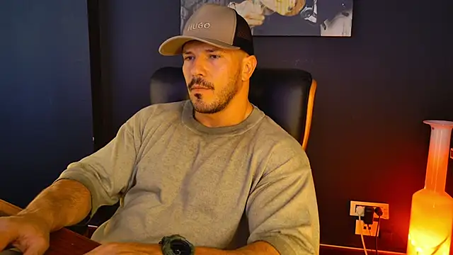 AngeloEric online show from September 18, 2025, 11:56 am