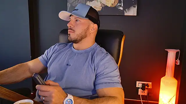 AngeloEric online show from October 20, 2025, 8:26 am