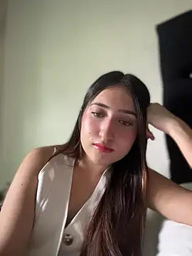 Snapshot of KatteRoss chatting on November 5, 2025, 9:15 pm KatteRoss online show from November 5, 2025, 9:15 pm