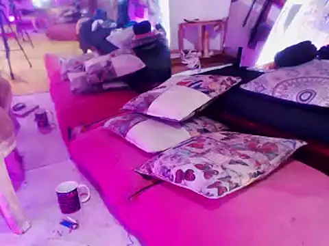 laye19 online show from January 17, 2025, 2:39 pm