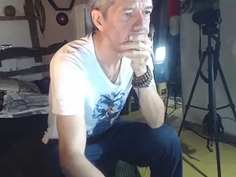 laye19 online show from September 19, 2025, 12:56 am