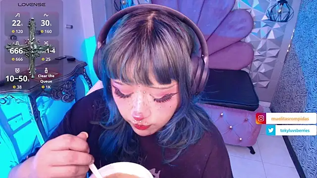 Snapshot of toky_doll chatting on December 4, 2025, 8:17 pm toky doll online show from December 4, 2025, 8:17 pm