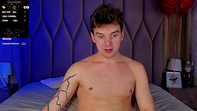 ArthurWhitee online show from February 9, 2025, 3:53 am