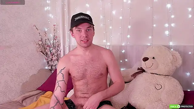 ArthurWhitee online show from November 4, 2025, 8:46 am