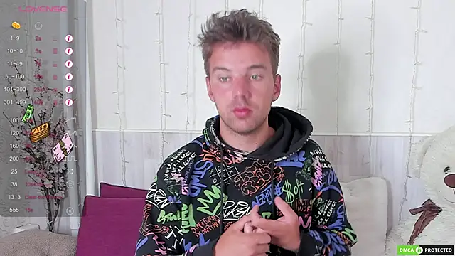 ArthurWhitee online show from December 2, 2025, 8:19 am