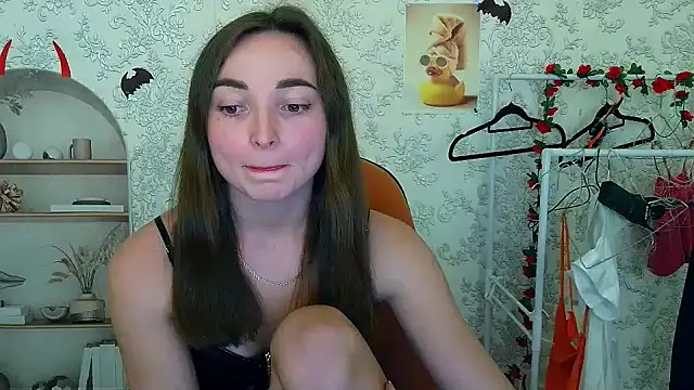  Barbie Kiss  online show from November 4, 2025, 5:34 pm