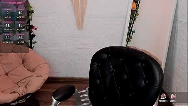 Snapshot of YaraKroft_ chatting on February 8, 2025, 7:04 am YaraKroft online show from February 8, 2025, 7:04 am